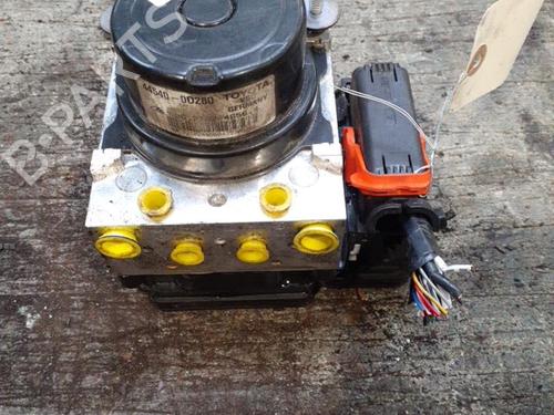 Abs pomp TOYOTA YARIS (_P13_) 1.0 (KSP130) (72 hp) 31211696