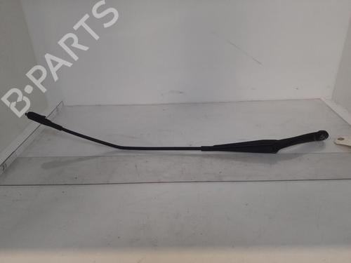 Used Front windshield wiper arm FIAT PUNTO EVO (199_) 1.2 (69 hp) 24740554