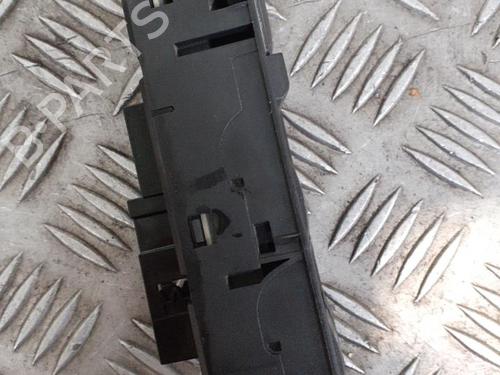 Used Switch Switch OPEL ASTRA H (A04) 1.7 CDTI (L48) (125 hp) 24757494 24757494