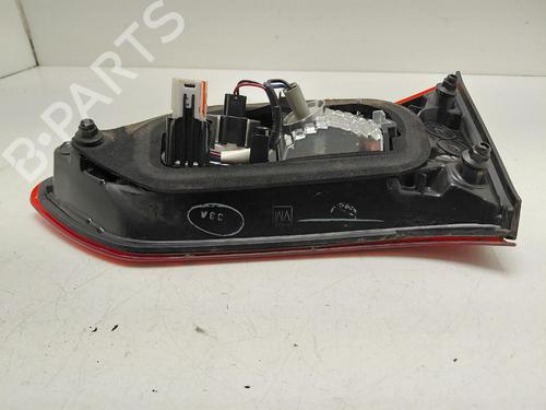 Feu de coffre gauche Feu de coffre gauche TOYOTA YARIS (_P13_) 1.5 Hybrid (NHP130_, NHP130) (101 hp) 39762555 39762555