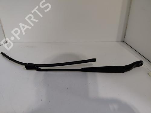 Used Front windshield wiper arm Front windshield wiper arm PEUGEOT 2008 II (UD_, US_, UY_, UJ_, UR_, UC_) 1.5 BlueHDI 130 (131 hp) 30091582 30091582