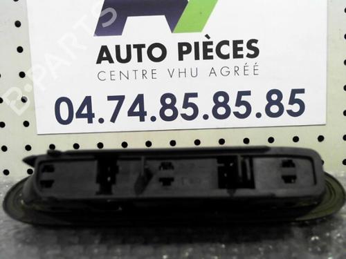Used Third brake light Third brake light RENAULT CLIO I (B/C57_, 5/357_) 1.2 (5/357Y, 5/357K) (58 hp) 24763704 24763704