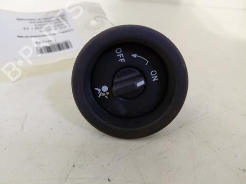 Used Switch DACIA SANDERO II TCe 90 (B8M1, B8MA, B8AC) (90 hp) 31586571