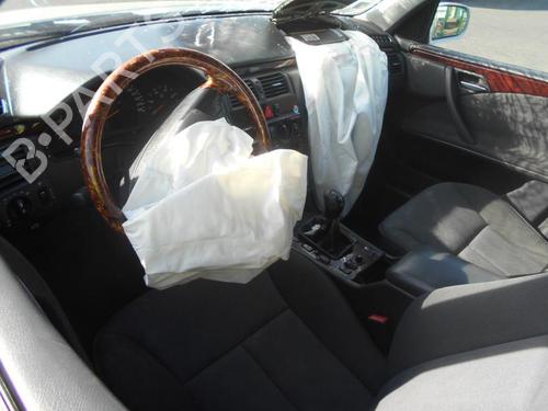 Brugte MERCEDES-BENZ E-CLASS (W210)  E 200 CDI (210.007)  2408529