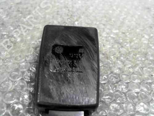 Used Seat buckle VW POLO (9N_, 9A_) 1.4 TDI (80 hp) 24744049