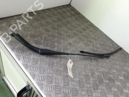 Used Front windshield wiper arm BMW 1 (F20) 118 d (143 hp) 24746911
