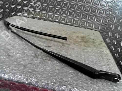 Used Front windshield wiper arm PEUGEOT 5008 (0U_, 0E_) 1.6 HDi (114 hp) 24745573