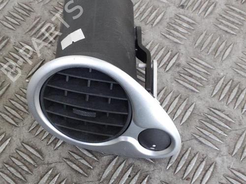 Used Air vent Air vent RENAULT CLIO III (BR0/1, CR0/1) 1.2 16V (BR02, BR0J, BR11, CR02, CR0J, CR11) (75 hp) 24757670 24757670