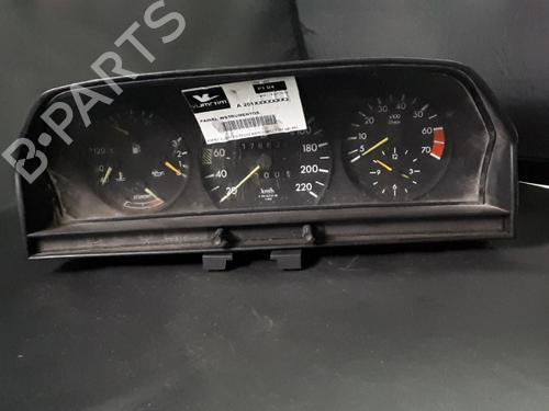 Used Instrument cluster Instrument cluster MERCEDES-BENZ 190 (W201) [1982-1993] 38882798 38882798