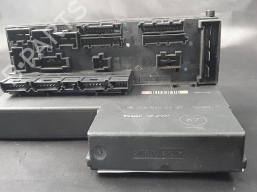 Used Fuse box Fuse box 38884833 38884833