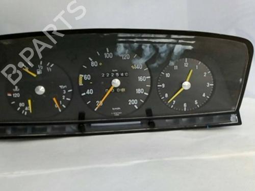 Used Instrument cluster Instrument cluster MERCEDES-BENZ 123 Saloon (W123) [1976-1985] 38896371 38896371