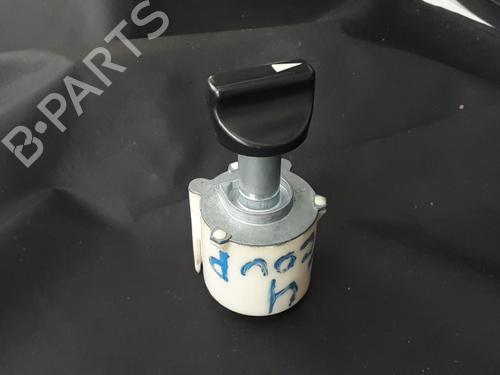Used Climate control Climate control 38899216 38899216
