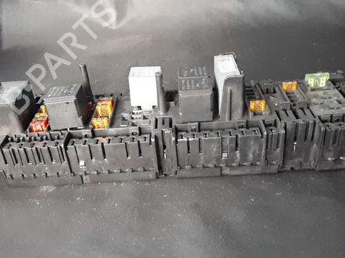Used Fuse box Fuse box 38904573 38904573