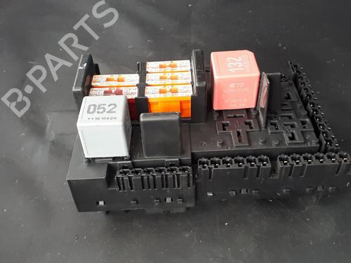 Used Fuse box Fuse box 38905300 38905300