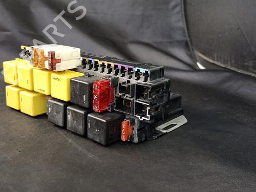 Used Fuse box Fuse box 38909758 38909758