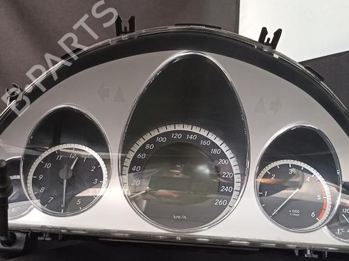 instrument-cluster-mercedes-benz-e-class-w212-2009-2010-2011-2012-2013-2014-2015-2016-38909873 main image