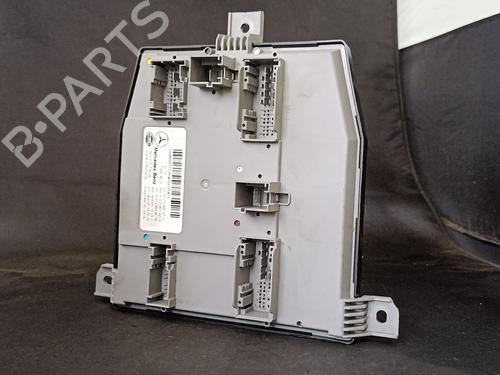 Used Fuse box Fuse box 38909893 38909893