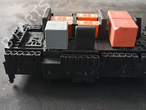 Used Fuse box Fuse box 38877692 38877692