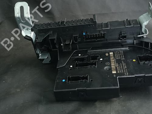 Used Fuse box Fuse box 38880518 38880518