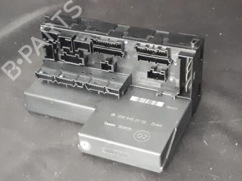 Used Fuse box Fuse box MERCEDES-BENZ CLK (C208) CLK 200 (208.335) (136 hp) 38880822 38880822