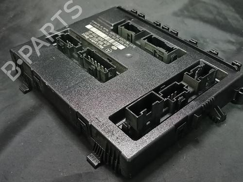 Used Fuse box Fuse box 38881850 38881850