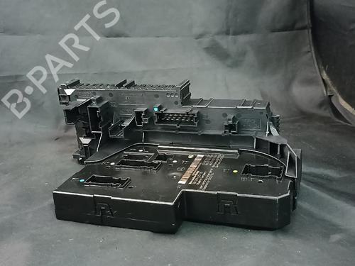 Used Fuse box Fuse box 38881878 38881878
