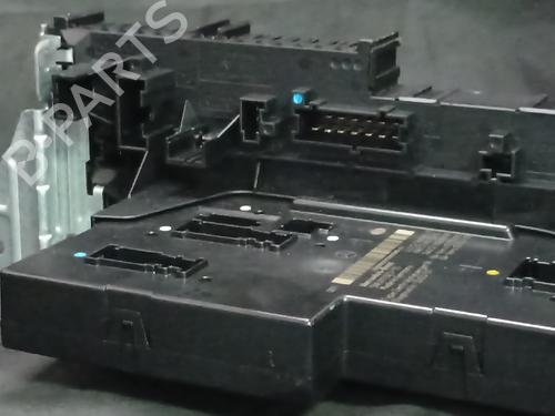 Used Fuse box Fuse box 38881892 38881892