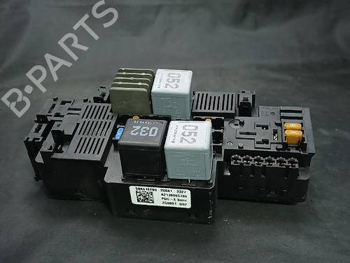 Used Fuse box Fuse box 38882061 38882061