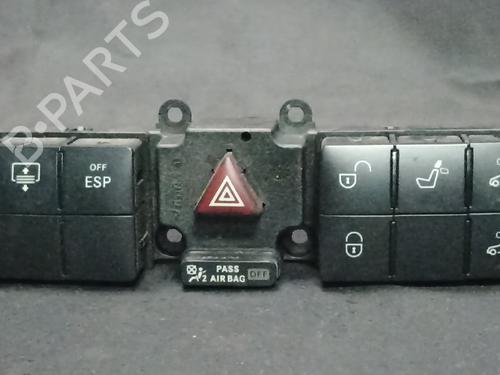 Used Warning switch Warning switch MERCEDES-BENZ CLK (C209) [2002-2010] 38883343 38883343