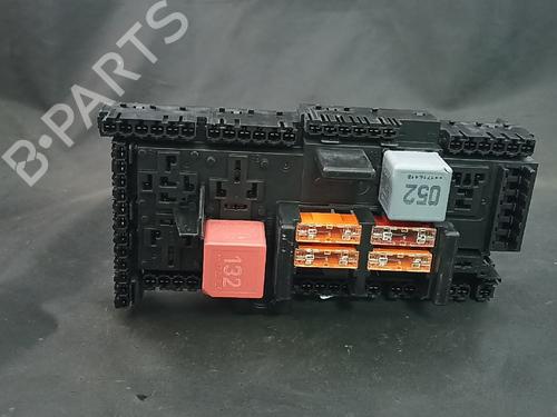 Used Fuse box Fuse box 38883726 38883726