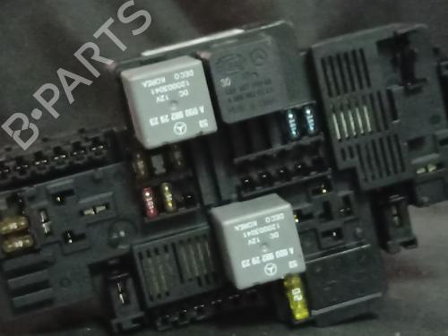 Used Fuse box Fuse box 38885066 38885066
