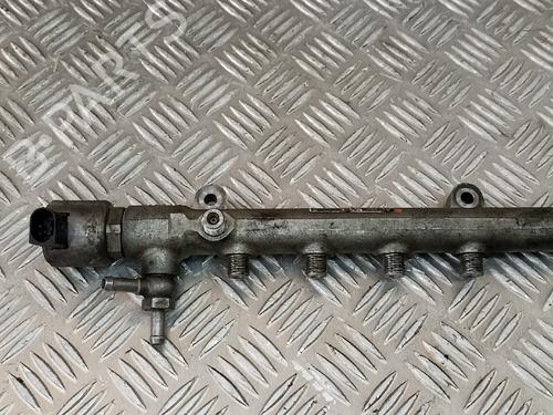 Used Injection rail Injection rail 38886164 38886164