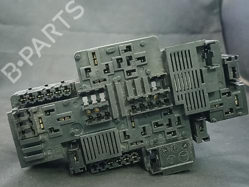 Used Fuse box Fuse box 38886806 38886806