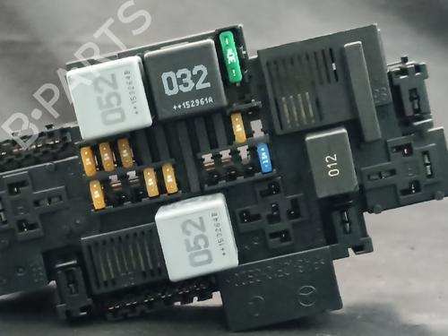 Used Fuse box Fuse box 38887073 38887073