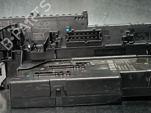 Used Fuse box Fuse box 38887679 38887679