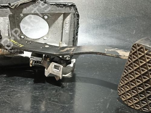 Used Break pedal Break pedal 38888996 38888996