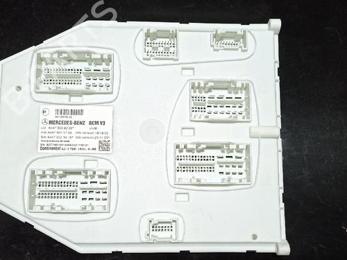 Used Fuse box Fuse box 38889211 38889211