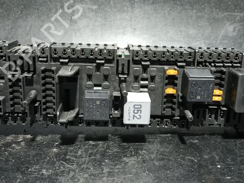 Used Fuse box Fuse box 38889213 38889213