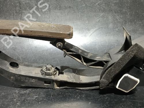 pedal-mercedes-benz-e-class-t-model-s211-2003-2004-2005-2006-2007-2008-2009-38889244 main image