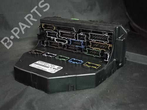 Used Fuse box Fuse box 38889324 38889324