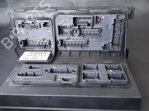 Used Fuse box Fuse box 38889330 38889330
