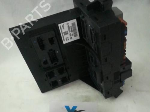 Used Fuse box Fuse box 38889333 38889333