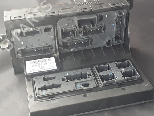 Used Fuse box Fuse box 38889340 38889340