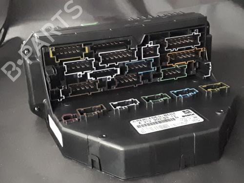 Used Fuse box Fuse box 38889345 38889345