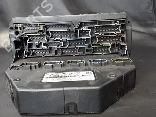 Used Fuse box Fuse box 38889349 38889349