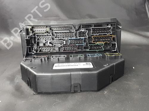 Used Fuse box Fuse box 38889352 38889352