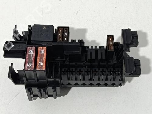 Used Fuse box Fuse box 38892830 38892830