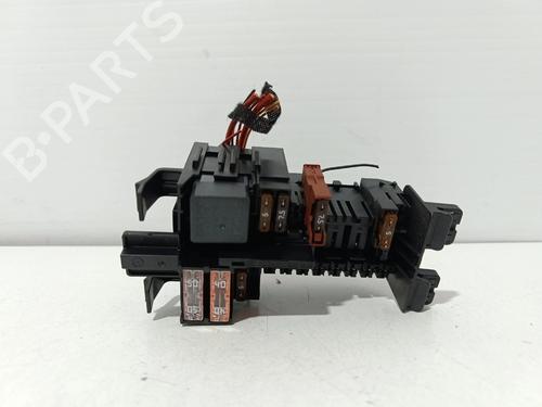 Used Fuse box Fuse box 39140569 39140569