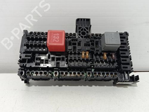 Used Fuse box Fuse box 39173111 39173111
