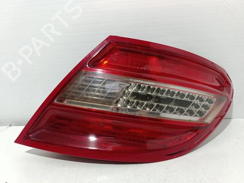 Used Right taillight Right taillight MERCEDES-BENZ C-CLASS (W204) C 200 CDI (204.001) (136 hp) 39209510 39209510